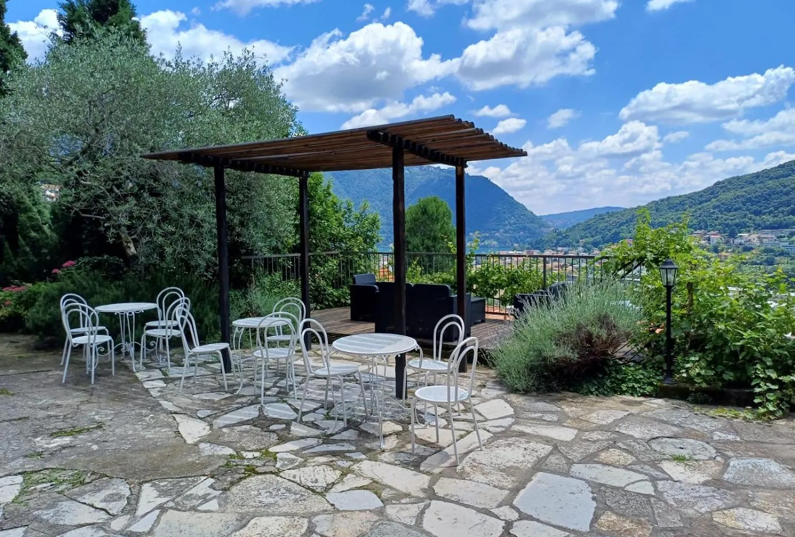 Country House Cozzena location